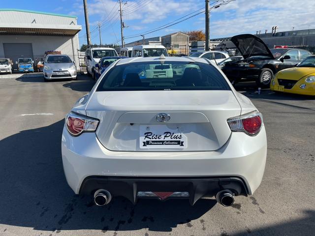 ８６ ＧＴ　６ＭＴ　ＨＫＳマフラー　バックカメラ　Ｂｌｕｅｔｏｏｔｈオーディオ　カーボンボンネット（6枚目）