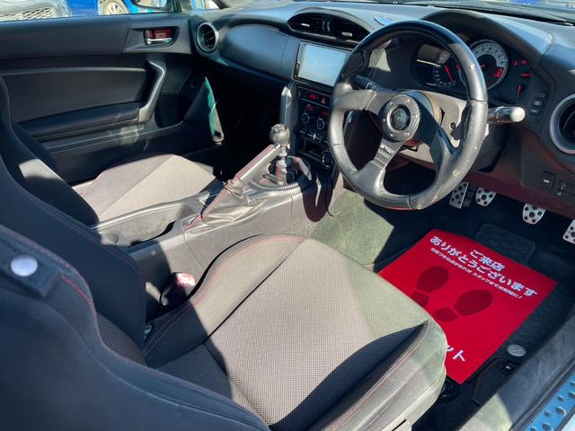 ８６ ＧＴ　６ＭＴ　ＨＫＳマフラー　バックカメラ　Ｂｌｕｅｔｏｏｔｈオーディオ　カーボンボンネット（14枚目）