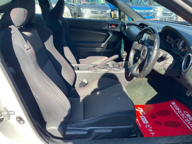 ８６ ＧＴ　６ＭＴ　ＨＫＳマフラー　バックカメラ　Ｂｌｕｅｔｏｏｔｈオーディオ　カーボンボンネット（15枚目）