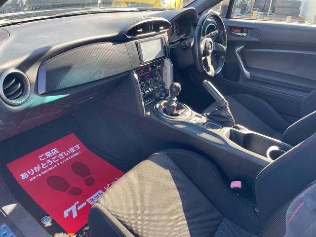 ８６ ＧＴ　６ＭＴ　ＨＫＳマフラー　バックカメラ　Ｂｌｕｅｔｏｏｔｈオーディオ　カーボンボンネット（16枚目）