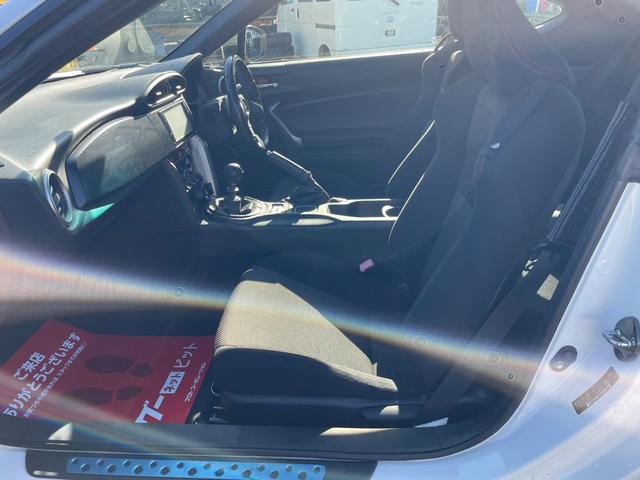 ８６ ＧＴ　６ＭＴ　ＨＫＳマフラー　バックカメラ　Ｂｌｕｅｔｏｏｔｈオーディオ　カーボンボンネット（17枚目）