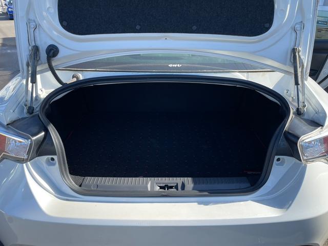 ８６ ＧＴ　６ＭＴ　ＨＫＳマフラー　バックカメラ　Ｂｌｕｅｔｏｏｔｈオーディオ　カーボンボンネット（20枚目）