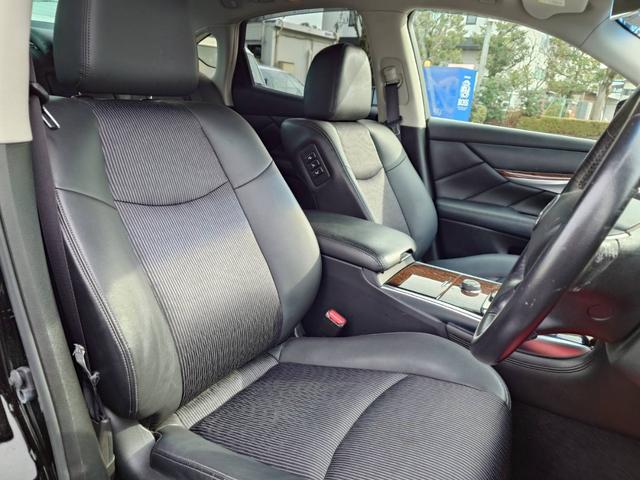 運転席シートです。