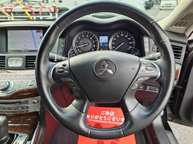 ステアリングスイッチついています。