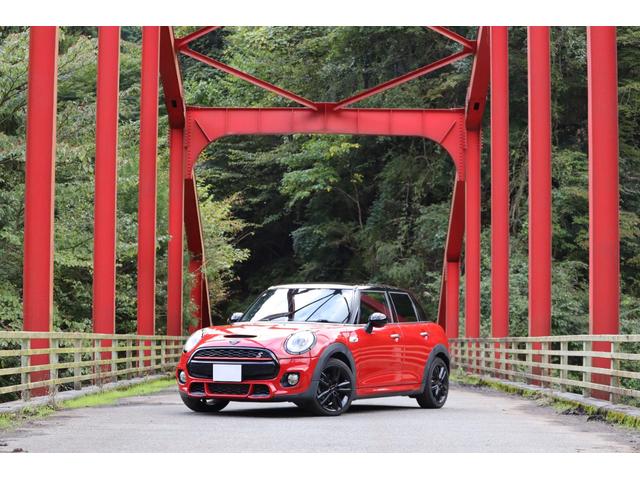 ＭＩＮＩ クーパーＳＤ　ＪＣＷパッケージ　バックカメラ　クルーズコントロール　前後ドライブレコーダー　ＪＣＷステアリング　ＭＴモード　ＬＥＤヘッドライト　スロットインＥＴＣ　禁煙車　Ｂｌｕｅｔｏｏｔｈ　ブラックベゼル（2枚目）