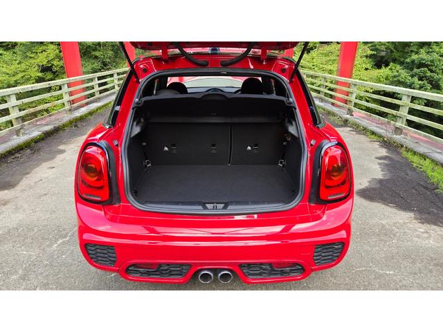 ＭＩＮＩ クーパーＳＤ　ＪＣＷパッケージ　バックカメラ　クルーズコントロール　前後ドライブレコーダー　ＪＣＷステアリング　ＭＴモード　ＬＥＤヘッドライト　スロットインＥＴＣ　禁煙車　Ｂｌｕｅｔｏｏｔｈ　ブラックベゼル（9枚目）