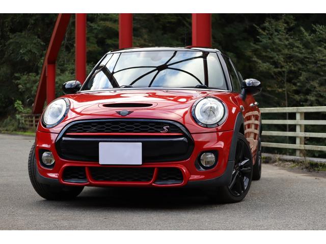 ＭＩＮＩ クーパーＳＤ　ＪＣＷパッケージ　バックカメラ　クルーズコントロール　前後ドライブレコーダー　ＪＣＷステアリング　ＭＴモード　ＬＥＤヘッドライト　スロットインＥＴＣ　禁煙車　Ｂｌｕｅｔｏｏｔｈ　ブラックベゼル（11枚目）