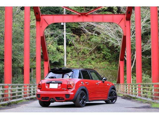 ＭＩＮＩ クーパーＳＤ　ＪＣＷパッケージ　バックカメラ　クルーズコントロール　前後ドライブレコーダー　ＪＣＷステアリング　ＭＴモード　ＬＥＤヘッドライト　スロットインＥＴＣ　禁煙車　Ｂｌｕｅｔｏｏｔｈ　ブラックベゼル（12枚目）