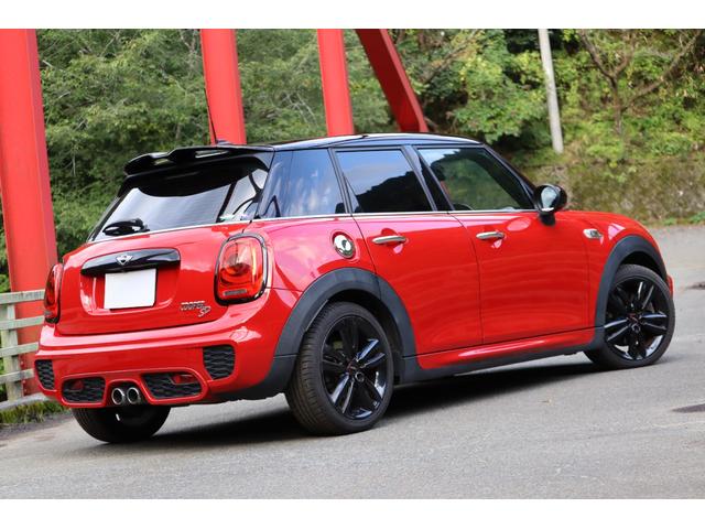 ＭＩＮＩ クーパーＳＤ　ＪＣＷパッケージ　バックカメラ　クルーズコントロール　前後ドライブレコーダー　ＪＣＷステアリング　ＭＴモード　ＬＥＤヘッドライト　スロットインＥＴＣ　禁煙車　Ｂｌｕｅｔｏｏｔｈ　ブラックベゼル（14枚目）