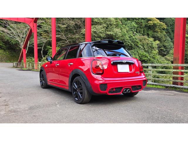 ＭＩＮＩ クーパーＳＤ　ＪＣＷパッケージ　バックカメラ　クルーズコントロール　前後ドライブレコーダー　ＪＣＷステアリング　ＭＴモード　ＬＥＤヘッドライト　スロットインＥＴＣ　禁煙車　Ｂｌｕｅｔｏｏｔｈ　ブラックベゼル（19枚目）