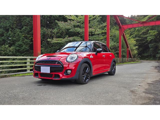 ＭＩＮＩ クーパーＳＤ　ＪＣＷパッケージ　バックカメラ　クルーズコントロール　前後ドライブレコーダー　ＪＣＷステアリング　ＭＴモード　ＬＥＤヘッドライト　スロットインＥＴＣ　禁煙車　Ｂｌｕｅｔｏｏｔｈ　ブラックベゼル（20枚目）