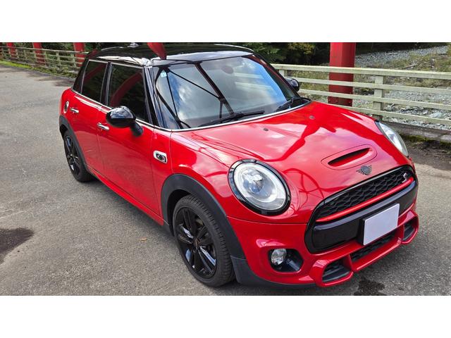 ＭＩＮＩ クーパーＳＤ　ＪＣＷパッケージ　バックカメラ　クルーズコントロール　前後ドライブレコーダー　ＪＣＷステアリング　ＭＴモード　ＬＥＤヘッドライト　スロットインＥＴＣ　禁煙車　Ｂｌｕｅｔｏｏｔｈ　ブラックベゼル（22枚目）