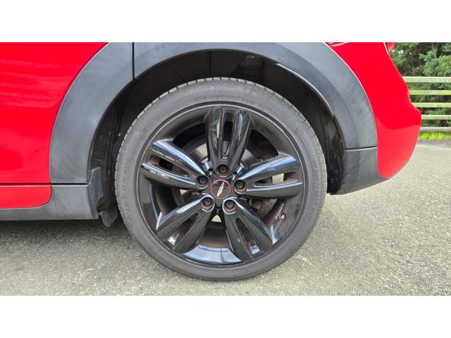 ＭＩＮＩ クーパーＳＤ　ＪＣＷパッケージ　バックカメラ　クルーズコントロール　前後ドライブレコーダー　ＪＣＷステアリング　ＭＴモード　ＬＥＤヘッドライト　スロットインＥＴＣ　禁煙車　Ｂｌｕｅｔｏｏｔｈ　ブラックベゼル（28枚目）