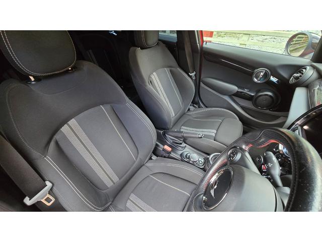 ＭＩＮＩ クーパーＳＤ　ＪＣＷパッケージ　バックカメラ　クルーズコントロール　前後ドライブレコーダー　ＪＣＷステアリング　ＭＴモード　ＬＥＤヘッドライト　スロットインＥＴＣ　禁煙車　Ｂｌｕｅｔｏｏｔｈ　ブラックベゼル（33枚目）