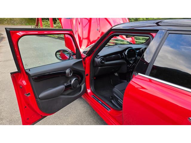 ＭＩＮＩ クーパーＳＤ　ＪＣＷパッケージ　バックカメラ　クルーズコントロール　前後ドライブレコーダー　ＪＣＷステアリング　ＭＴモード　ＬＥＤヘッドライト　スロットインＥＴＣ　禁煙車　Ｂｌｕｅｔｏｏｔｈ　ブラックベゼル（44枚目）