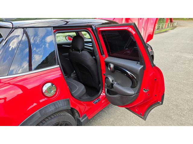 ＭＩＮＩ クーパーＳＤ　ＪＣＷパッケージ　バックカメラ　クルーズコントロール　前後ドライブレコーダー　ＪＣＷステアリング　ＭＴモード　ＬＥＤヘッドライト　スロットインＥＴＣ　禁煙車　Ｂｌｕｅｔｏｏｔｈ　ブラックベゼル（48枚目）