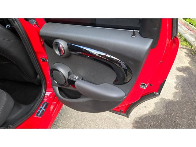 ＭＩＮＩ クーパーＳＤ　ＪＣＷパッケージ　バックカメラ　クルーズコントロール　前後ドライブレコーダー　ＪＣＷステアリング　ＭＴモード　ＬＥＤヘッドライト　スロットインＥＴＣ　禁煙車　Ｂｌｕｅｔｏｏｔｈ　ブラックベゼル（49枚目）