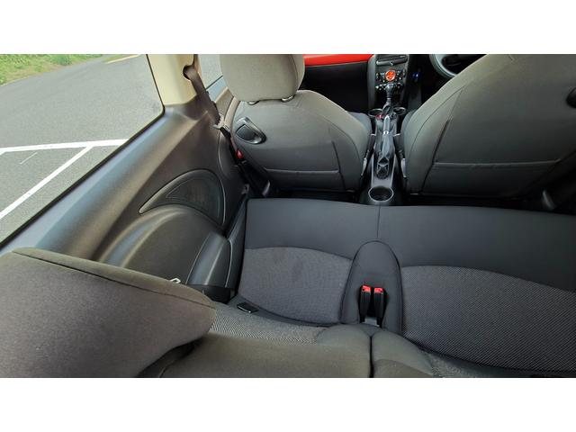 MINI クーパー ハロゲンヘッドライト ETC 禁煙車 ISOFIX 純正15inchアルミホイール 革ステアリング 前後フォグランプ キーレスキー 赤アクセント内装 AUX AUTOエアコン パワーウィンドウ(6枚目)