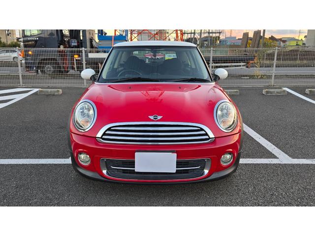 MINI クーパー ハロゲンヘッドライト ETC 禁煙車 ISOFIX 純正15inchアルミホイール 革ステアリング 前後フォグランプ キーレスキー 赤アクセント内装 AUX AUTOエアコン パワーウィンドウ(10枚目)