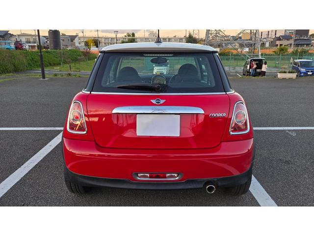 MINI クーパー ハロゲンヘッドライト ETC 禁煙車 ISOFIX 純正15inchアルミホイール 革ステアリング 前後フォグランプ キーレスキー 赤アクセント内装 AUX AUTOエアコン パワーウィンドウ(14枚目)