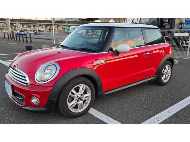 MINI クーパー ハロゲンヘッドライト ETC 禁煙車 ISOFIX 純正15inchアルミホイール 革ステアリング 前後フォグランプ キーレスキー 赤アクセント内装 AUX AUTOエアコン パワーウィンドウ(17枚目)