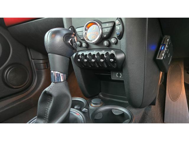 MINI クーパー ハロゲンヘッドライト ETC 禁煙車 ISOFIX 純正15inchアルミホイール 革ステアリング 前後フォグランプ キーレスキー 赤アクセント内装 AUX AUTOエアコン パワーウィンドウ(34枚目)