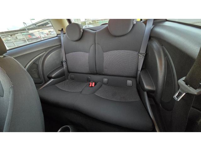 MINI クーパー ハロゲンヘッドライト ETC 禁煙車 ISOFIX 純正15inchアルミホイール 革ステアリング 前後フォグランプ キーレスキー 赤アクセント内装 AUX AUTOエアコン パワーウィンドウ(46枚目)