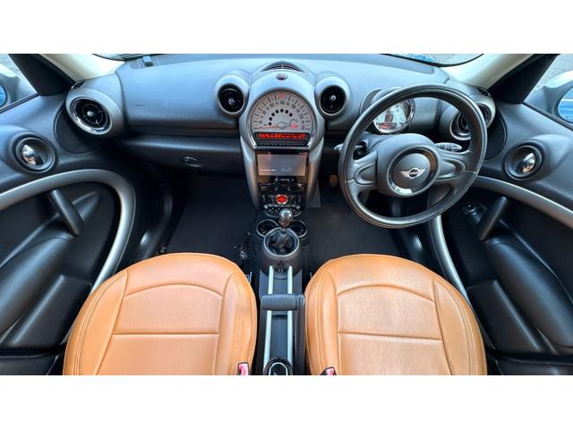 MINI クーパー クロスオーバー 6MT Bluetooth 格納式カロッツェリアナビ TV HID ETC 社外アルミ オートワイパー シートヒーター LED車内灯 シートカバー 社外シフトノブ オールシーズンタイヤ 禁煙車(4枚目)