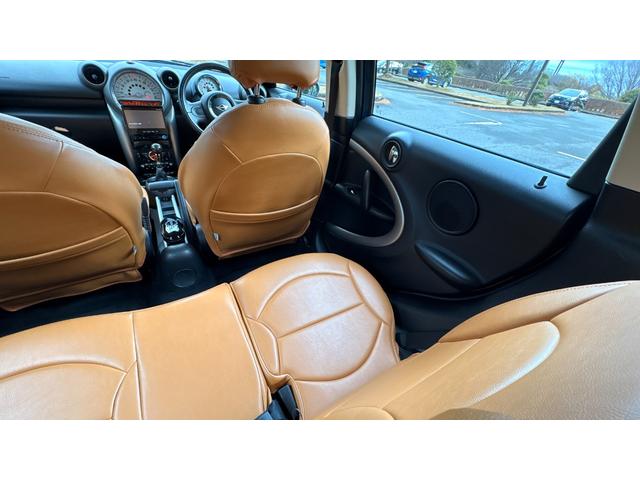 MINI クーパー クロスオーバー 6MT Bluetooth 格納式カロッツェリアナビ TV HID ETC 社外アルミ オートワイパー シートヒーター LED車内灯 シートカバー 社外シフトノブ オールシーズンタイヤ 禁煙車(8枚目)