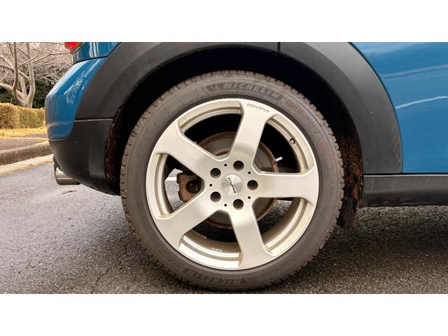 MINI クーパー クロスオーバー 6MT Bluetooth 格納式カロッツェリアナビ TV HID ETC 社外アルミ オートワイパー シートヒーター LED車内灯 シートカバー 社外シフトノブ オールシーズンタイヤ 禁煙車(22枚目)