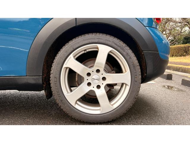 MINI クーパー クロスオーバー 6MT Bluetooth 格納式カロッツェリアナビ TV HID ETC 社外アルミ オートワイパー シートヒーター LED車内灯 シートカバー 社外シフトノブ オールシーズンタイヤ 禁煙車(23枚目)