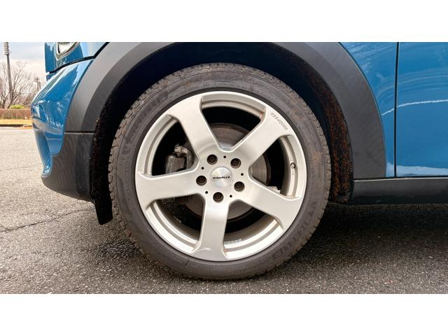 MINI クーパー クロスオーバー 6MT Bluetooth 格納式カロッツェリアナビ TV HID ETC 社外アルミ オートワイパー シートヒーター LED車内灯 シートカバー 社外シフトノブ オールシーズンタイヤ 禁煙車(24枚目)