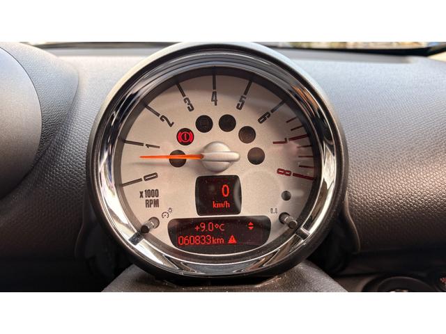 MINI クーパー クロスオーバー 6MT Bluetooth 格納式カロッツェリアナビ TV HID ETC 社外アルミ オートワイパー シートヒーター LED車内灯 シートカバー 社外シフトノブ オールシーズンタイヤ 禁煙車(32枚目)