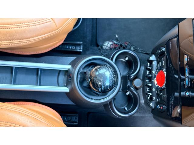 MINI クーパー クロスオーバー 6MT Bluetooth 格納式カロッツェリアナビ TV HID ETC 社外アルミ オートワイパー シートヒーター LED車内灯 シートカバー 社外シフトノブ オールシーズンタイヤ 禁煙車(36枚目)