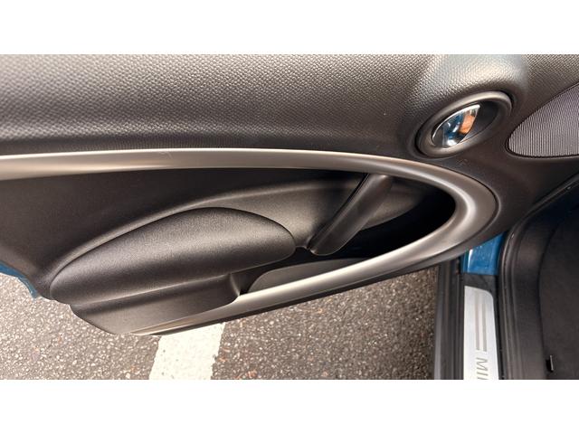 MINI クーパー クロスオーバー 6MT Bluetooth 格納式カロッツェリアナビ TV HID ETC 社外アルミ オートワイパー シートヒーター LED車内灯 シートカバー 社外シフトノブ オールシーズンタイヤ 禁煙車(41枚目)