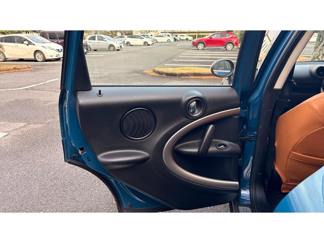 MINI クーパー クロスオーバー 6MT Bluetooth 格納式カロッツェリアナビ TV HID ETC 社外アルミ オートワイパー シートヒーター LED車内灯 シートカバー 社外シフトノブ オールシーズンタイヤ 禁煙車(52枚目)
