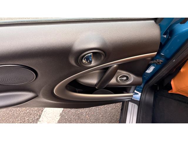 MINI クーパー クロスオーバー 6MT Bluetooth 格納式カロッツェリアナビ TV HID ETC 社外アルミ オートワイパー シートヒーター LED車内灯 シートカバー 社外シフトノブ オールシーズンタイヤ 禁煙車(53枚目)