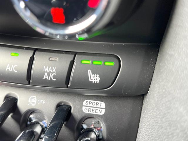 ＭＩＮＩ クーパー　プレミアムプラスパッケージクラシックトリム　クラシックトリム　純正ナビ　バックカメラ　ブラックルーフ　マルチディスプレイメーター　ハーフレザーシート　シートヒーター　ルームミラー内蔵ＥＴＣ（10枚目）