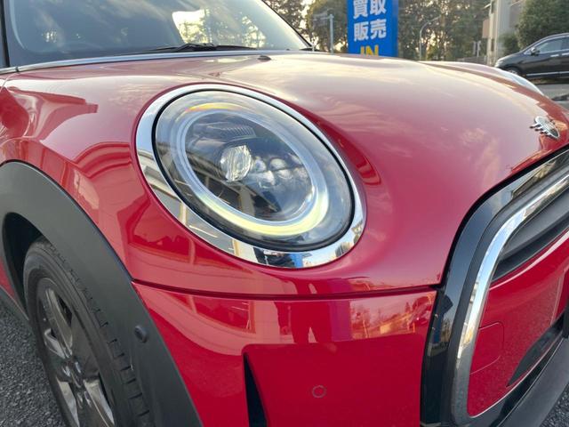 ＭＩＮＩ クーパー　プレミアムプラスパッケージクラシックトリム　クラシックトリム　純正ナビ　バックカメラ　ブラックルーフ　マルチディスプレイメーター　ハーフレザーシート　シートヒーター　ルームミラー内蔵ＥＴＣ（15枚目）