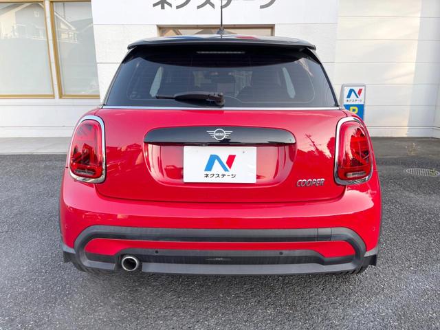 ＭＩＮＩ クーパー　プレミアムプラスパッケージクラシックトリム　クラシックトリム　純正ナビ　バックカメラ　ブラックルーフ　マルチディスプレイメーター　ハーフレザーシート　シートヒーター　ルームミラー内蔵ＥＴＣ（17枚目）