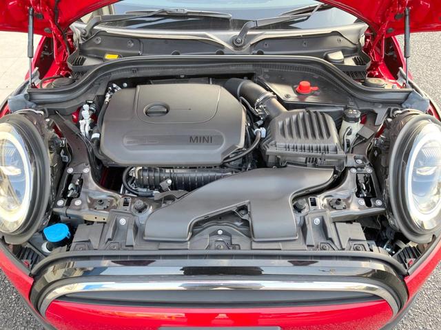 ＭＩＮＩ クーパー　プレミアムプラスパッケージクラシックトリム　クラシックトリム　純正ナビ　バックカメラ　ブラックルーフ　マルチディスプレイメーター　ハーフレザーシート　シートヒーター　ルームミラー内蔵ＥＴＣ（20枚目）