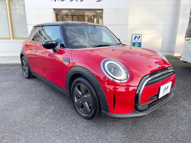 ＭＩＮＩ クーパー　プレミアムプラスパッケージクラシックトリム　クラシックトリム　純正ナビ　バックカメラ　ブラックルーフ　マルチディスプレイメーター　ハーフレザーシート　シートヒーター　ルームミラー内蔵ＥＴＣ（22枚目）