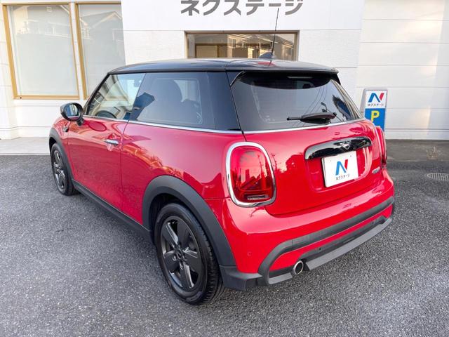 ＭＩＮＩ クーパー　プレミアムプラスパッケージクラシックトリム　クラシックトリム　純正ナビ　バックカメラ　ブラックルーフ　マルチディスプレイメーター　ハーフレザーシート　シートヒーター　ルームミラー内蔵ＥＴＣ（25枚目）