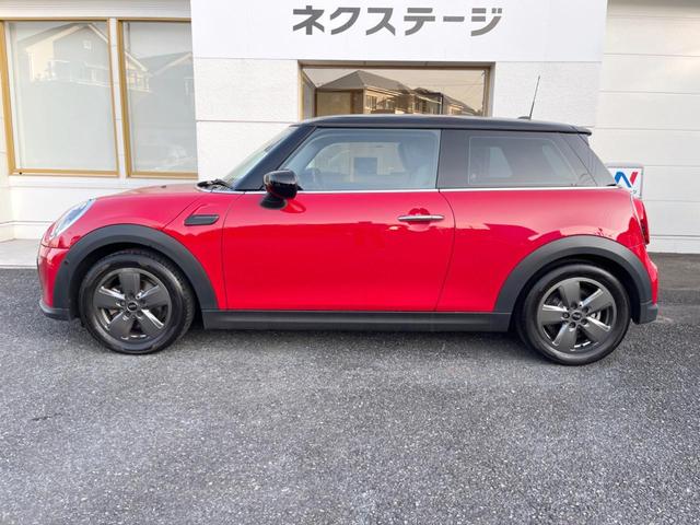 ＭＩＮＩ クーパー　プレミアムプラスパッケージクラシックトリム　クラシックトリム　純正ナビ　バックカメラ　ブラックルーフ　マルチディスプレイメーター　ハーフレザーシート　シートヒーター　ルームミラー内蔵ＥＴＣ（26枚目）