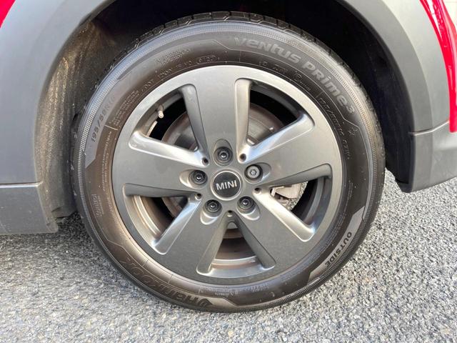 ＭＩＮＩ クーパー　プレミアムプラスパッケージクラシックトリム　クラシックトリム　純正ナビ　バックカメラ　ブラックルーフ　マルチディスプレイメーター　ハーフレザーシート　シートヒーター　ルームミラー内蔵ＥＴＣ（34枚目）