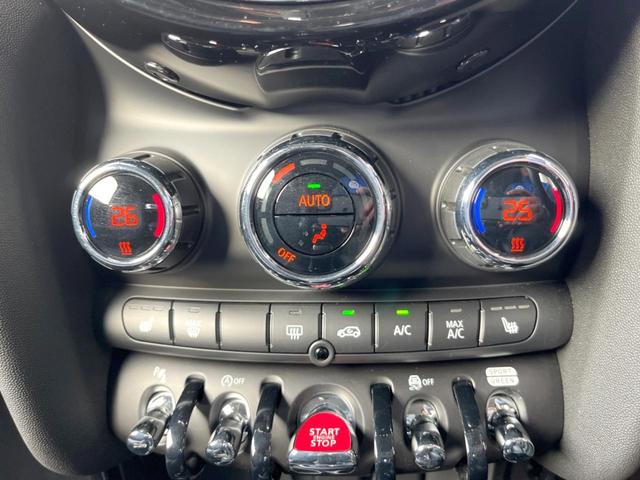 ＭＩＮＩ クーパー　プレミアムプラスパッケージクラシックトリム　クラシックトリム　純正ナビ　バックカメラ　ブラックルーフ　マルチディスプレイメーター　ハーフレザーシート　シートヒーター　ルームミラー内蔵ＥＴＣ（42枚目）