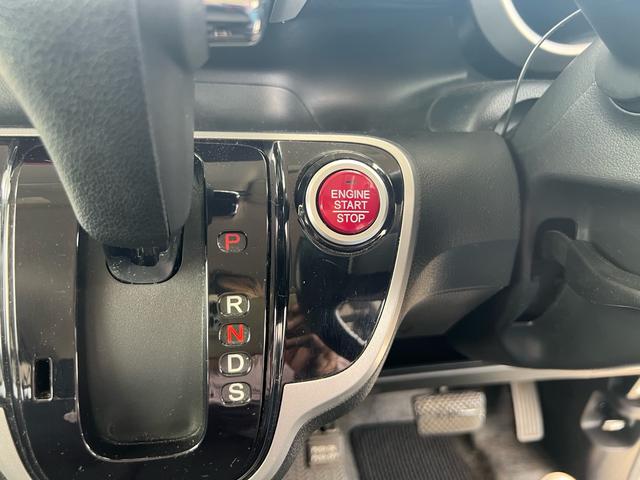 Ｎ－ＢＯＸカスタム Ｇ・ターボパッケージ　バックモニター付　純正ナビ／ＴＶ　整備記録簿　インテリジェントキー　ＨＩＤ　ＥＴＣ付　オートクルーズ　助手席エアバック　ＵＳＢ　ターボエンジン　ＶＳＡ　両側ＰＳドア　オートエアコン　プッシュスタート（17枚目）