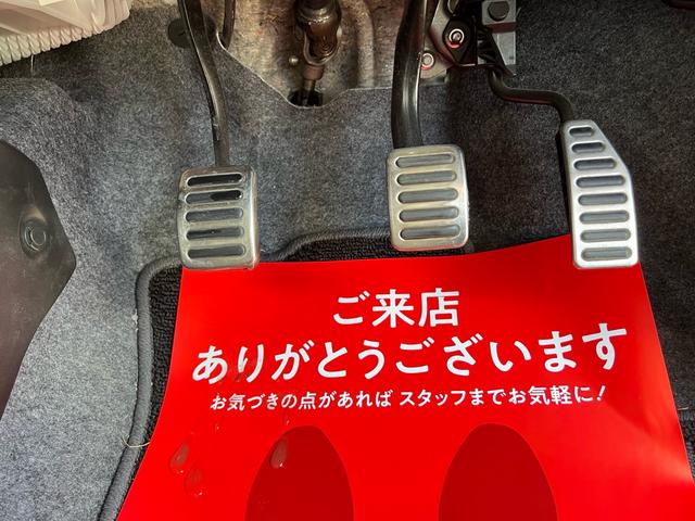 アルトワークス ベースグレード　デジタルミラー　社外マフラー　５ＭＴ　フォグＬＥＤ　Ｓキー　地デジ　ＴＵＲＢＯ　ＥＴＣ装備　メモリナビ　ＶＳＡ　キーフリ　ＡＵＴＯエアコン　ＡＢＳ付　ＤＶＤ再生　衝突安全ボディ　オートライト　エアロ（14枚目）