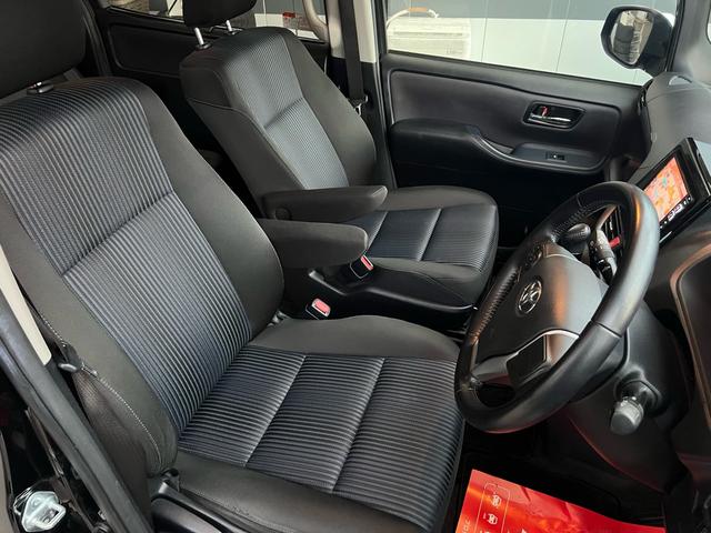 ヴォクシー ZS 煌 地上デジタル 両側パワードア アイドリングストップ車 パワーウィンド 横滑防止 ブルートゥースオーディオ Aライト 衝突安全ボディ 整備記録簿 DVD可 フルフラットシート 電格ミラー 盗難防止装置(6枚目)