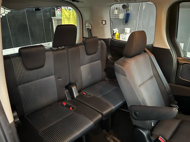 ヴォクシー ZS 煌 地上デジタル 両側パワードア アイドリングストップ車 パワーウィンド 横滑防止 ブルートゥースオーディオ Aライト 衝突安全ボディ 整備記録簿 DVD可 フルフラットシート 電格ミラー 盗難防止装置(16枚目)